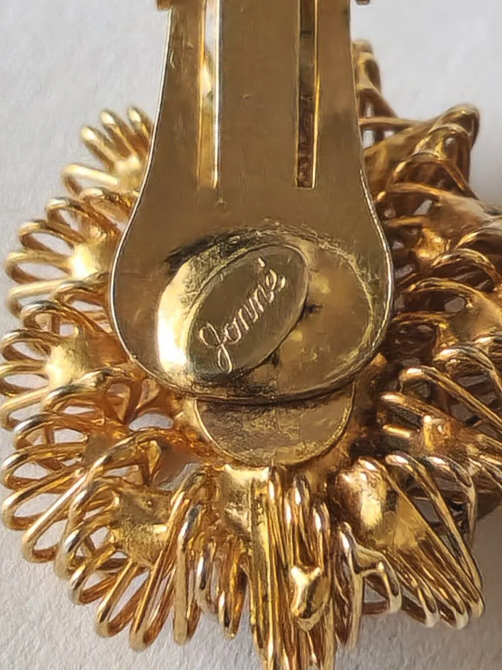 Vintage Jonne Clip On Earrings Gold Tone Wire Wrap Hematite Marquise Schrager‎